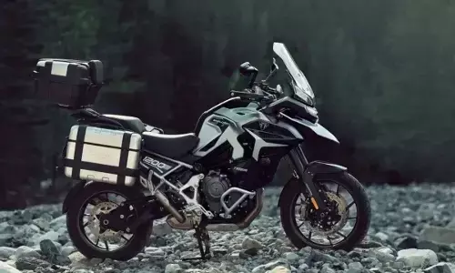 Triumph Tiger 1200: ట్రాఫిక్లోనూ జర్క్ ఉండదు.. కొత్త రైడర్లకి సైతం పూనకాలు తెప్పించే కొత్త బైక్ Triumph Tiger 1200: ట్రాఫిక్లోనూ జర్క్ ఉండదు.. కొత్త రైడర్లకి సైతం పూనకాలు తెప్పించే కొత్త బైక్