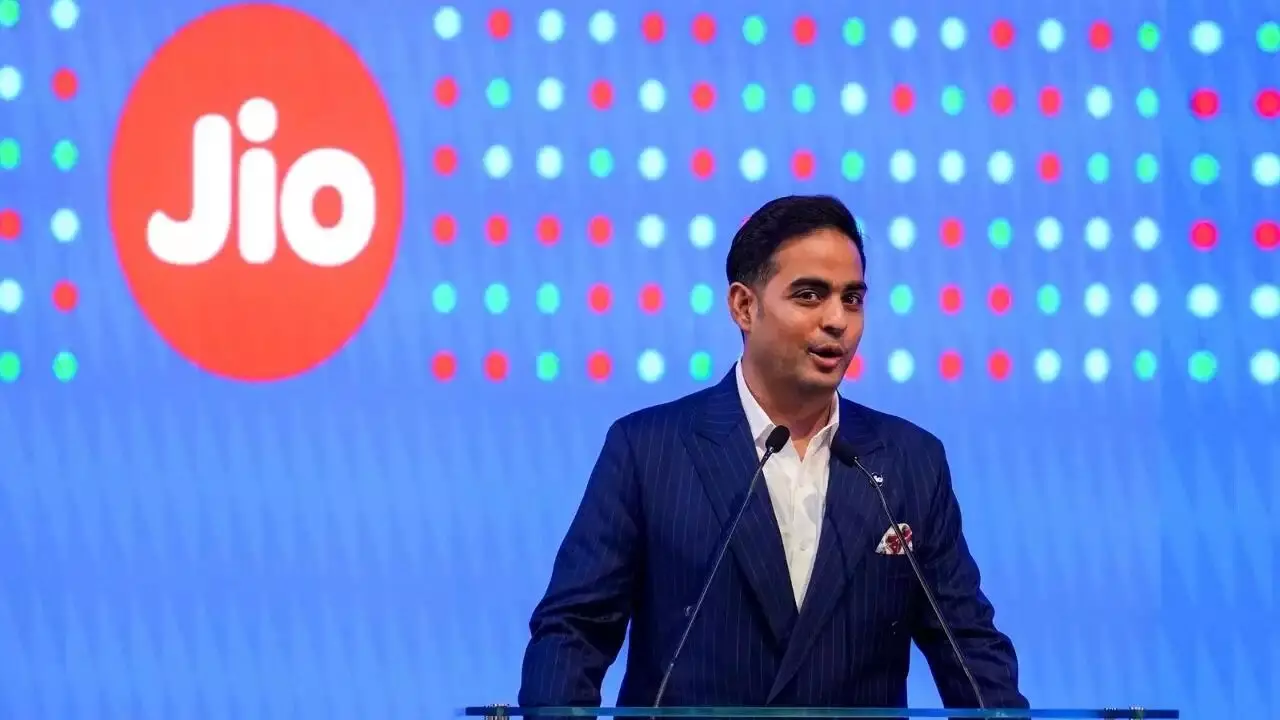 Jio IPO: 104 మంది నుంచి 80 లక్షల ఇన్వెస్టర్లకు.. ఇండియాలో సరికొత్త రికార్డు సృష్టించిన జియో Jio IPO: 104 మంది నుంచి 80 లక్షల ఇన్వెస్టర్లకు.. ఇండియాలో సరికొత్త రికార్డు సృష్టించిన జియో