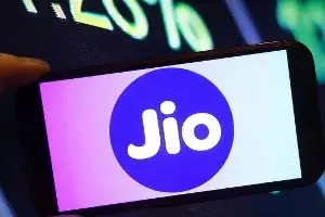 Jio: ఆగని జియో జోరు.. ఐదు నిమిషాల్లోనే రూ.67,213 కోట్లు సంపాదించిన ఇన్వెస్టర్లు Jio: ఆగని జియో జోరు.. ఐదు నిమిషాల్లోనే రూ.67,213 కోట్లు సంపాదించిన ఇన్వెస్టర్లు