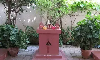Lighting a Lamp Near the Tulsi Plant: తులసి కోట వద్ద దీపం పెడుతున్నారా? ఏ మంత్రం చదవాలి?