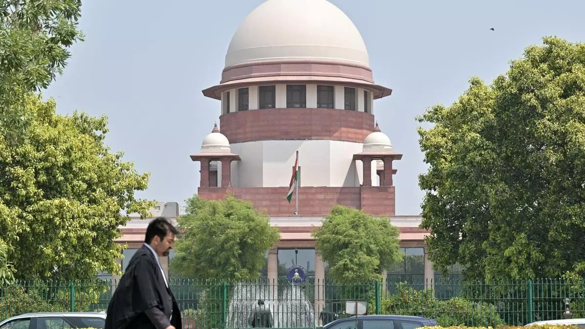 Collegium System: కొలీజియం వ్యవస్థపై పెరుగుతున్న ఆందోళనలు.. ప్రమాదంలో న్యాయవ్యవస్థ స్వాతంత్ర్యం? Collegium System: కొలీజియం వ్యవస్థపై పెరుగుతున్న ఆందోళనలు.. ప్రమాదంలో న్యాయవ్యవస్థ స్వాతంత్ర్యం?