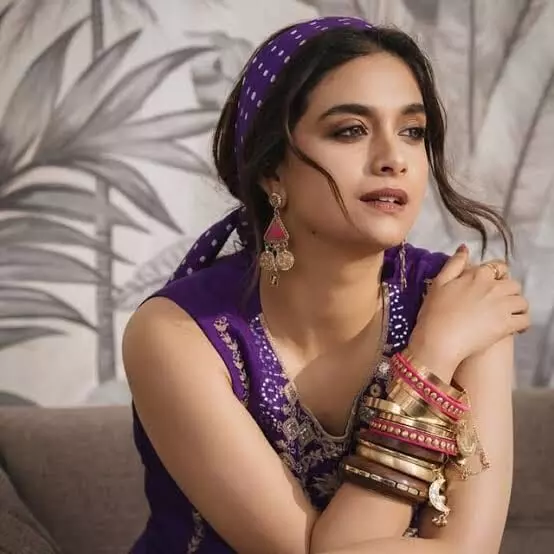Keerthy Suresh: విమానంలో కీర్తి సురేశ్కు చేదు అనుభవం.. సెల్ఫీ కోసం తాగుబోతు రచ్చ.. సీరియస్ అయిన భర్త ఆంటోనీ.. Keerthy Suresh: విమానంలో కీర్తి సురేశ్కు చేదు అనుభవం.. సెల్ఫీ కోసం తాగుబోతు రచ్చ.. సీరియస్ అయిన భర్త ఆంటోనీ..