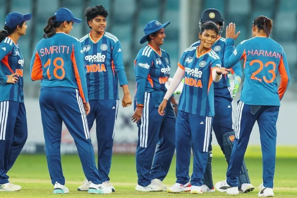Hong Kong Sixes: పాకిస్థాన్ చేతిలో భారత్కు ఘోర పరాజయం.. హాంకాంగ్ సిక్సెస్లో కంగుతిన్న టీమిండియా! Hong Kong Sixes: పాకిస్థాన్ చేతిలో భారత్కు ఘోర పరాజయం.. హాంకాంగ్ సిక్సెస్లో కంగుతిన్న టీమిండియా!