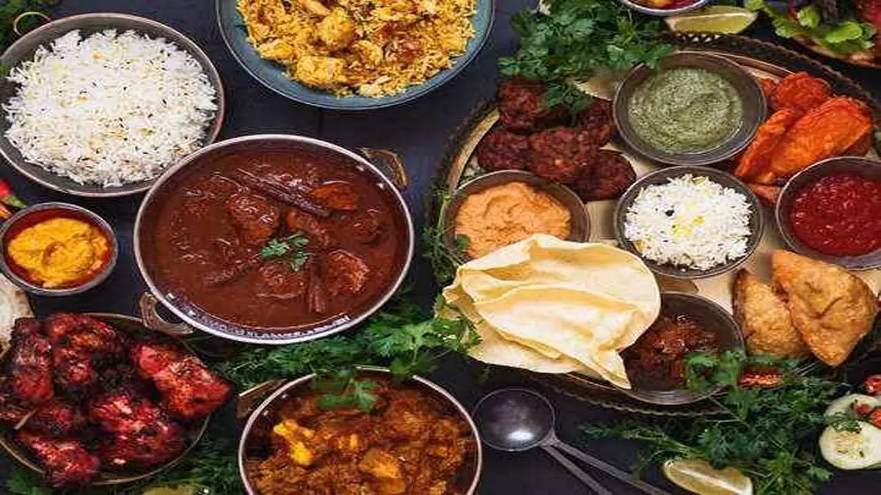 Eating Dinner Late at Night: రాత్రిపూట ఆలస్యంగా భోజనం చేస్తున్నారా? ఆరోగ్యంపై ఎలాంటి ప్రభావం పడుతుందో తెలుసా? Eating Dinner Late at Night: రాత్రిపూట ఆలస్యంగా భోజనం చేస్తున్నారా? ఆరోగ్యంపై ఎలాంటి ప్రభావం పడుతుందో తెలుసా?