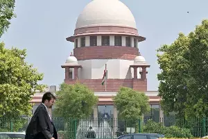 Collegium System: కొలీజియం వ్యవస్థపై పెరుగుతున్న ఆందోళనలు.. ప్రమాదంలో న్యాయవ్యవస్థ స్వాతంత్ర్యం? Collegium System: కొలీజియం వ్యవస్థపై పెరుగుతున్న ఆందోళనలు.. ప్రమాదంలో న్యాయవ్యవస్థ స్వాతంత్ర్యం?