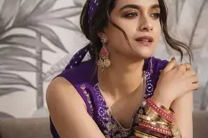 Keerthy Suresh: విమానంలో కీర్తి సురేశ్కు చేదు అనుభవం.. సెల్ఫీ కోసం తాగుబోతు రచ్చ.. సీరియస్ అయిన భర్త ఆంటోనీ.. Keerthy Suresh: విమానంలో కీర్తి సురేశ్కు చేదు అనుభవం.. సెల్ఫీ కోసం తాగుబోతు రచ్చ.. సీరియస్ అయిన భర్త ఆంటోనీ..