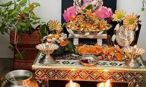 Friday Lakshmi Puja: శుక్రవారం లక్ష్మీ పూజ: ఇంట్లో సిరిసంపదలు, శ్రేయస్సు వెల్లివిరియాలంటే ఈ నియమాలు పాటించండి.. Friday Lakshmi Puja: శుక్రవారం లక్ష్మీ పూజ: ఇంట్లో సిరిసంపదలు, శ్రేయస్సు వెల్లివిరియాలంటే ఈ నియమాలు పాటించండి..