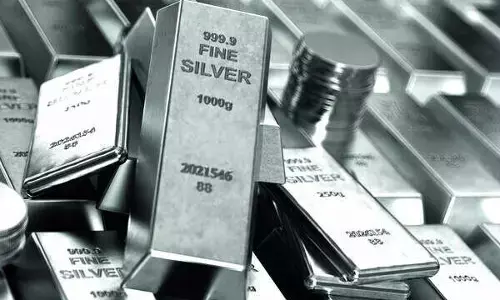 Silver Price: వెండి పరుగుకు అడ్డుకట్ట? వచ్చే ఏడాది కీలక మార్పులు Silver Price: వెండి పరుగుకు అడ్డుకట్ట? వచ్చే ఏడాది కీలక మార్పులు