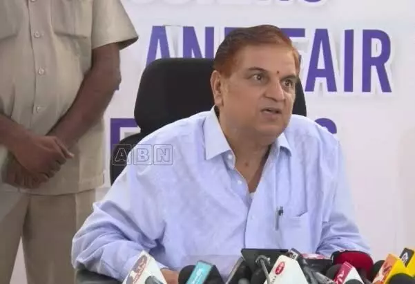 SEC Anil Chandra Punetha: ఏపీ స్థానిక ఎన్నికలకు సర్వం సిద్ధం.. సమస్యాత్మక ప్రాంతాల్లో బందోబస్తు పెంచాం: ఎస్ఈసీ అనిల్ చంద్ర పునేఠా SEC Anil Chandra Punetha: ఏపీ స్థానిక ఎన్నికలకు సర్వం సిద్ధం.. సమస్యాత్మక ప్రాంతాల్లో బందోబస్తు పెంచాం: ఎస్ఈసీ అనిల్ చంద్ర పునేఠా